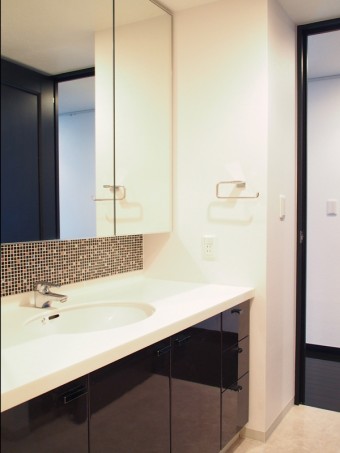 摩天楼と癒しの浴室で豊かな時間を